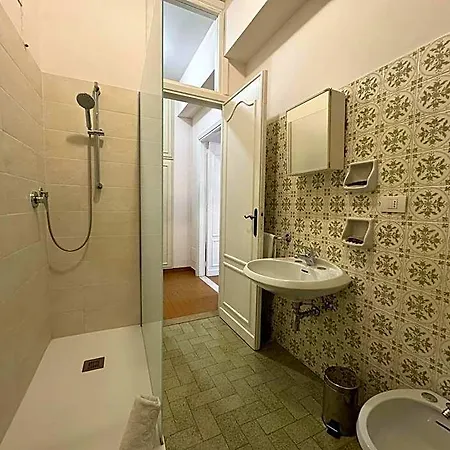 Monastero Ss. Annunziata 3* טודי